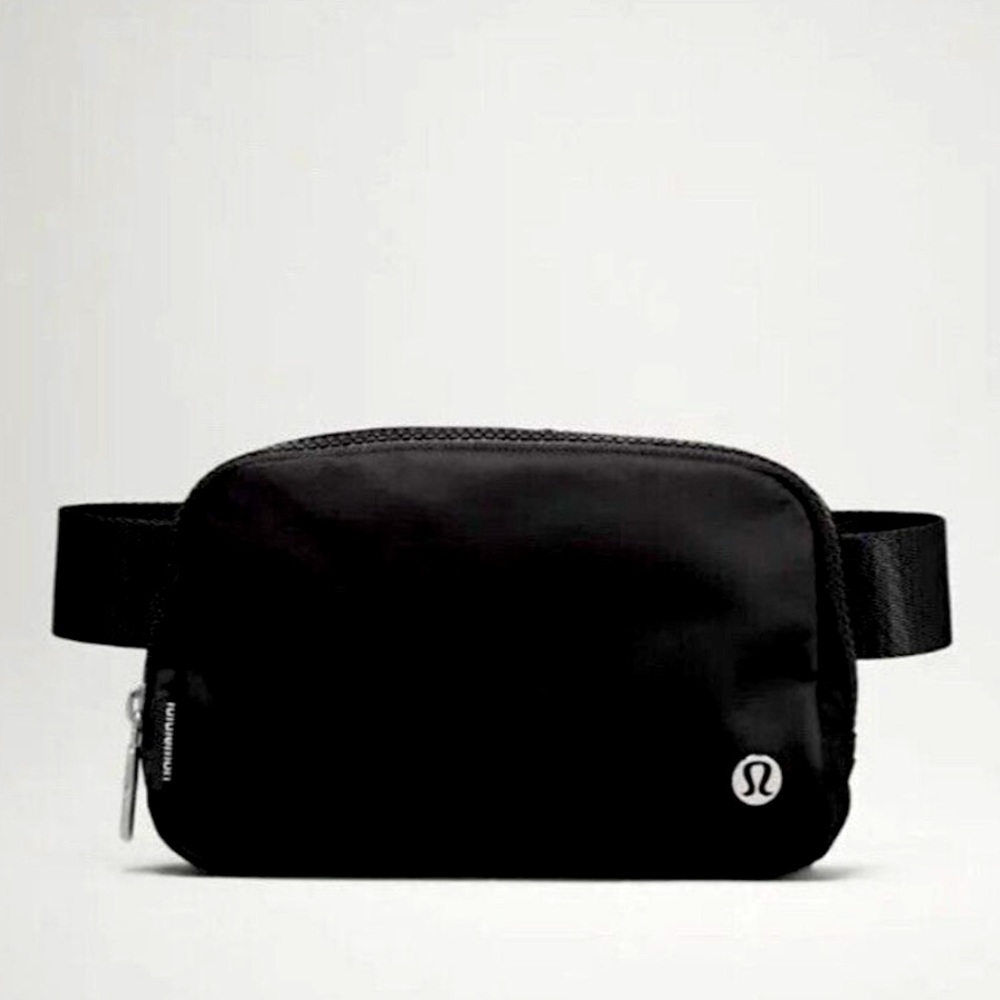 NWT Lululemon Everywhere Belt Bag in black